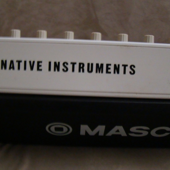 Excellent Condition Native Instruments Maschine MK2 - Picture 6 of 12